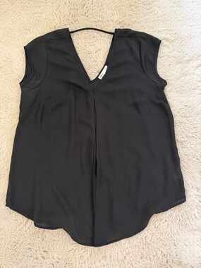 Flowy Black V-Neck Short Sleeve Top